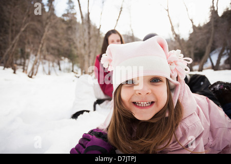 USA, Utah, Highland, Porträt von Mädchen (2-3) grinsend an Kamera Stockfoto