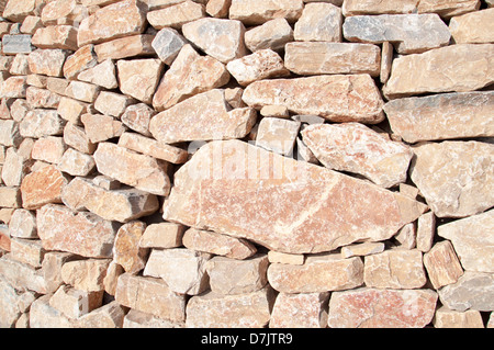 Rötliche Kalksteinwand Stockfoto