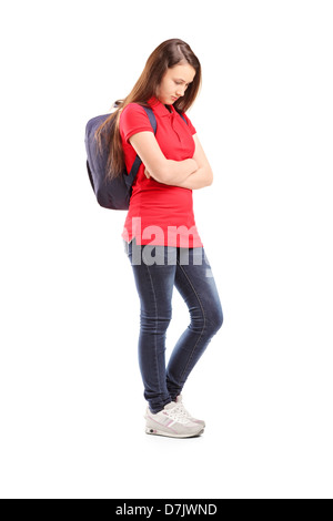 Voller Länge Porträt einer traurigen Schülerin mit einem Rucksack, isoliert auf weißem Hintergrund Stockfoto