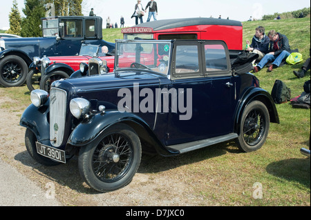 Vintage Austins auf der Frühjahrstagung des VSCC Startereignis bei Silverstone, Northamptonshire, England, UK. Stockfoto