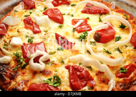 Geröstete Paprika Pizza gekocht Stockfoto