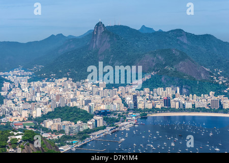 Blick über Botafogo und den Corcovado vom Zuckerhut, Rio De Janeiro, Brasilien Stockfoto