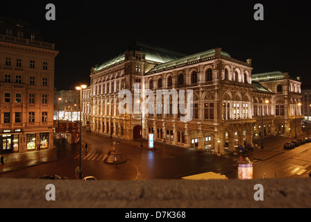 Nachtaufnahme, österreichische Opernhaus in Wien. Stockfoto