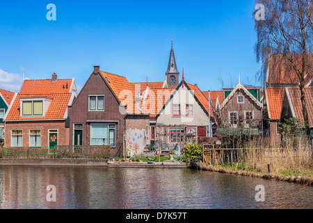 typische holländische Häuser in Volendam, Nordholland, Niederlande Stockfoto