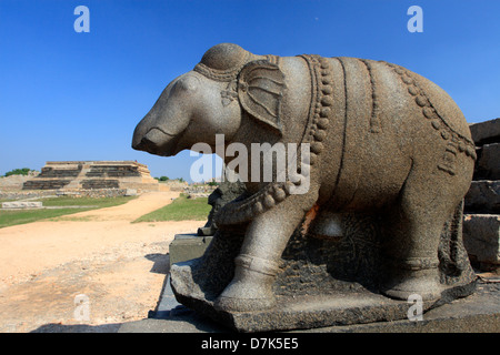 Statue eines Elefanten im Mahanavami Dibba, königliche Gehege, Vijayanaga, Hampi, Karnataka, Indien Stockfoto