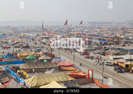 Campingplatz auf der Kumbh Mela 2013 in Allahabad, Indien Stockfoto