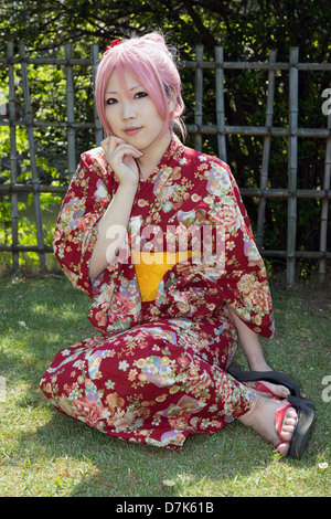 Junge japanische Mädchen, gekleidet in Cosplay Kostüm Stockfoto