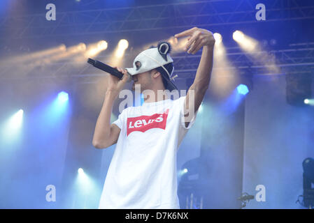 Mülheim, Deutschland. 8. Mai 2013. Deutscher Rapper Cro führt auf der Bühne während eines Konzerts in Mülheim, 8. Mai 2013. Foto: Jan Knoff/Dpa/Alamy Live News Stockfoto