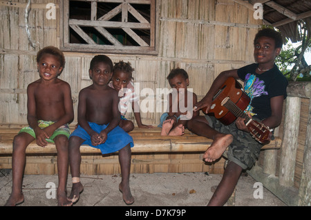 Abendunterhaltung in Bol, einem Dorf an der Ostküste von Neuirland, Papua New Guinea Stockfoto