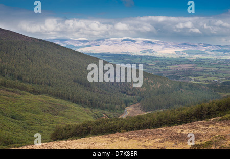 Blick auf die schneebedeckten Berge der Galty (Galtee), von der Vee Knockmealdown Mountains, County Tipperary, Irland Stockfoto