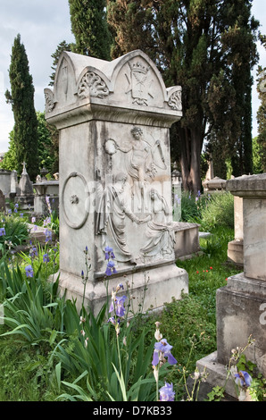 Gedenkstätten und Grabsteine auf dem Englischen Friedhof in Florenz, Italien, gegründet 1827 für die evangelische Gemeinde im Ausland Stockfoto