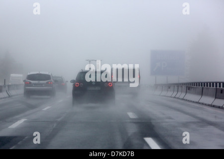 Nösslach, Österreich, Symbolfoto, schlechte Sicht auf der Autobahn im Regen Stockfoto