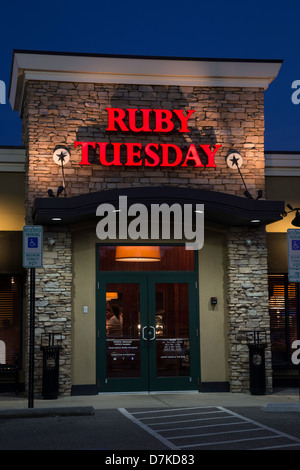 Ruby Tuesday-Eingang und Zeichen, Casual Restaurant, USA Stockfoto