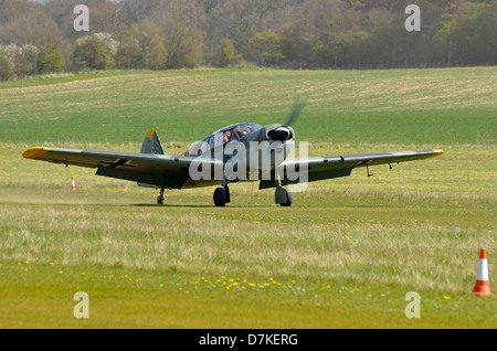 Messerschmitt Bf 108 Taifun in Luftwaffe Abzeichen landete nur am Popham Flugplatz Hampshire, England Stockfoto