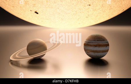 Eine gerenderte Vergleich der Sonne und der Planeten Jupiter und Saturn. Stockfoto