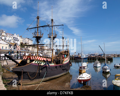 Brixham, Devon, UK Full-sized Nachbildung des Schiffes, die Golden Hind, Stockfoto