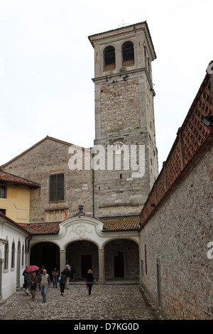 Der Eingang in die Lombard Oratoria di Santa Maria in Valle in Cividale del Friuli, Italien. Stockfoto