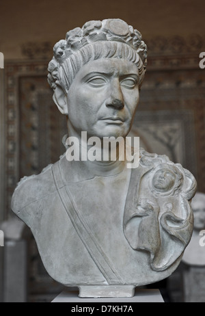 Trajan (53 n. Chr. - 117 n. Chr.). War Roman Emperor aus 98 n. Chr. bis zu seinem Tod. Büste mit der bürgerlichen Krone, Schwert-Gürtel und Schirmherrschaft. Stockfoto