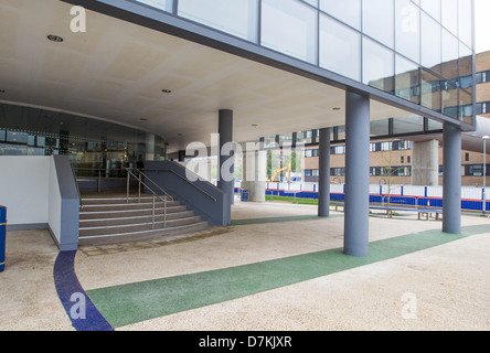 Außenansichten der NHS Behandlungszentrum, Queens Medical Center (QMC), Nottingham, England Stockfoto