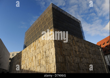 Deutschland. Das jüdische Museum München. Entworfen von den Architekten Rena Wandel-Hoefer (geb. 1959) und Wolfgang Lorch (b.1960). Von außen. Stockfoto