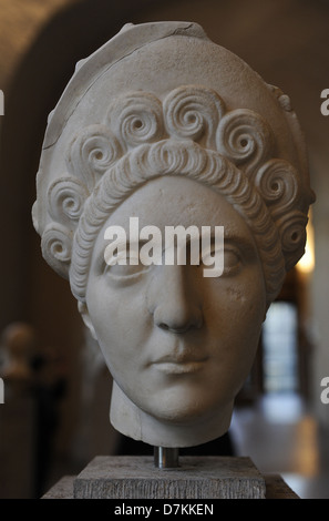 Römische Kunst. Kaiserzeit. Kopf einer Frau mit Diadem. Ca. 110 n. Chr.. Glytothek. München. Deutschland. Stockfoto