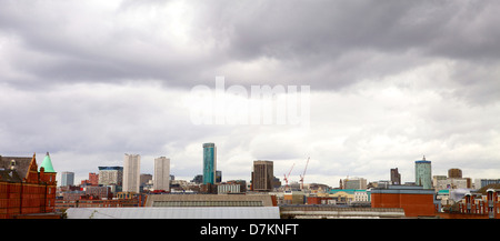 Panorama von Birmingham City Centre zeigt viele der höchsten Gebäude in Birmingham - Stadtbild an einem bewölkten Tag Stockfoto