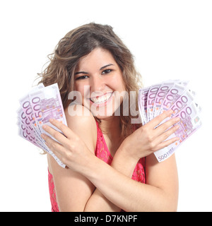 Frau hält und zeigt eine Menge von fünfhundert Euro-Banknoten mit beiden Händen auf einem weißen Hintergrund isoliert Stockfoto