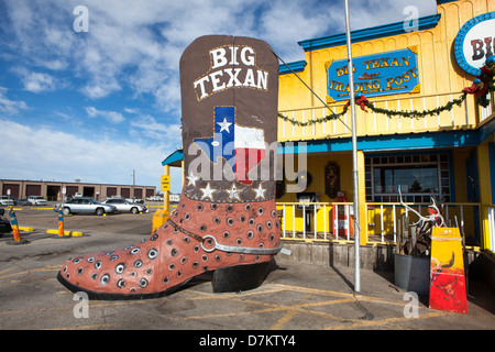 Eine riesige Cowboystiefel außerhalb der Big Texan Steak Ranch in Amarillo Texas USA Stockfoto