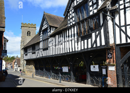 Das Rathaus und Kirche der Heiligen Dreifaltigkeit, Wilmore Straße, viel Wenlock, Shropshire, England, Vereinigtes Königreich Stockfoto