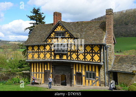 Elizabethan Torhaus am 13. Jahrhundert Stokesay Castle, Stokesay, Shropshire, England, Vereinigtes Königreich Stockfoto