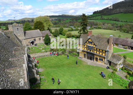 Elizabethan Torhaus am 13. Jahrhundert Stokesay Castle, Stokesay, Shropshire, England, Vereinigtes Königreich Stockfoto