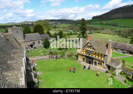 Elizabethan Torhaus am 13. Jahrhundert Stokesay Castle, Stokesay, Shropshire, England, Vereinigtes Königreich Stockfoto