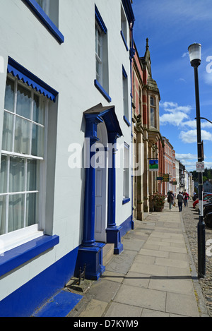 Periode Stadthäuser auf Broad Street, Ludlow, Shropshire, England, Vereinigtes Königreich Stockfoto