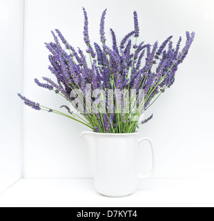 Lavendel in Glas Stockfoto