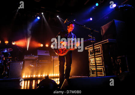 Toronto, Ontario, Kanada. 9. Mai 2013.  PETER HAYES, Sänger/Gitarrist für US-amerikanische Rock-Band "Black Rebel Motorcycle Club" auf der Bühne Kool Hous in Toronto (Bild Kredit: Kredit: Igor Vidyashev/ZUMAPRESS.com/Alamy Live News) Stockfoto