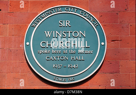 London, England, Vereinigtes Königreich. Grüne Plakette an der Wand des Caxton Hall, 10 Caxton Street, wo Winston Churchill sprach. Stockfoto
