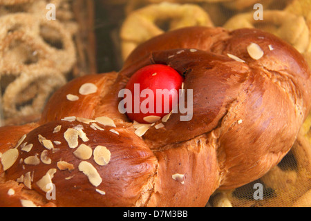 Traditionelle Ostern Brot Tsoureki, Athen, Attika, Griechenland Stockfoto