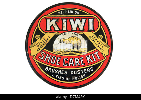 Kiwi Shoe Care Kit auf einem weißen Hintergrund ausschneiden Stockfoto