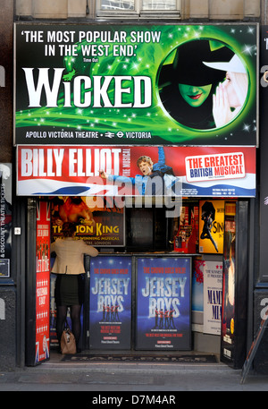 London, England, Vereinigtes Königreich. Theater-Ticket-Agent im West End Stockfoto