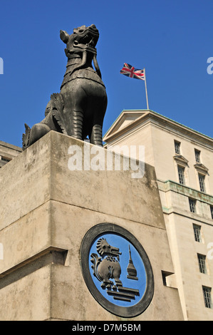 London, England, Vereinigtes Königreich. Chindit Memorial (1990: David Price / Frank Foster) in Victoria Embankment Gardens Stockfoto