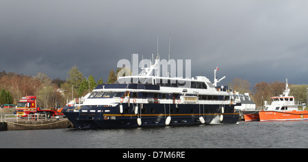 MV Herr der Glens vertäut am Caledonian Canal bei Corpach Schottland April 2013 Stockfoto