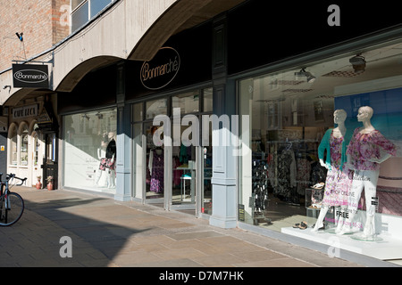 Außenansicht des Einzelhandelsgeschäfts Bonmarche Jetzt geschlossen York North Yorkshire England Vereinigtes Königreich GB Großbritannien Stockfoto