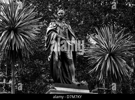 Die Statuen von London, England. Oktober 2012 hier gesehen: Henry Bartle Frere. Stockfoto