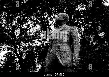 Die Statuen von London, England. Oktober 2012 hier gesehen: Herr Portal of Hungerford. Marshal of the Royal Air Force Stockfoto