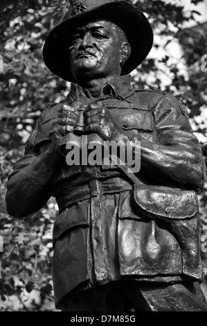 Die Statuen von London, England. Oktober 2012 hier gesehen: Field Marshall der Viscount Slim, außerhalb des Verteidigungsministeriums Stockfoto