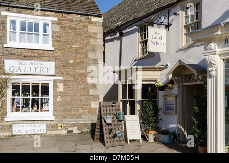 Der Lord Nelson-Wirtshaus und Old House Gallery auf Marktplatz in der historischen Stadt von Oakham Rutland Stockfoto