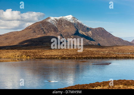 Ein Blick über man ein Ais in Richtung Cul Beag, Knockan, Highland, Schottland, UK, Europa. Stockfoto