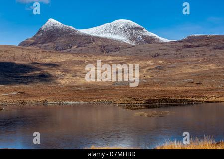 Ein Blick über man ein Ais in Richtung Cul Mor, Knockan, Highland, Schottland, UK, Europa. Stockfoto