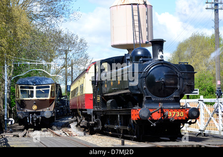 BR Western Region Zweig Demonstration Zuglinie von Anfang 1950, Didcot Railway Centre - Pannier Tank und Auto-Coach. Stockfoto