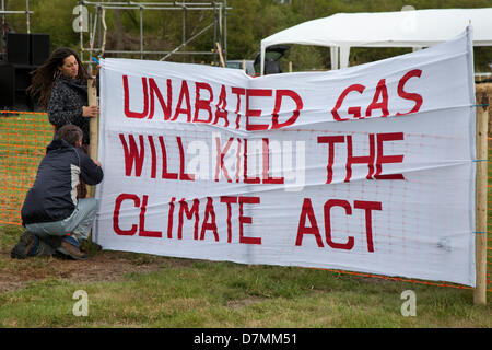 Southport, England 10. Mai 2013. Unvermindert Gas tötet das Klima. Camp Frack 2 ein Wochenende Aktivität gegen Fracking und andere Formen der extremen Energie. Die Veranstaltung organisiert von einem Bündnis aus lokaler und nationaler Anti-Fracking, Trades Union und Umweltgruppen einschließlich Kampagne gegen Klimawandel, REAF, RAFF, FFF, Merseyside gegen Fracking, Freunde der Erde & Gtr Manchester Assoc. der Gewerkschaft Räte, Frack ab.  Im September 2011 organisierte Gruppen Camp Frack (1) Protest gegen Pläne von Cuadrilla Resources für Shale Gas zu bohren. Bildnachweis: Mar Photographics / Alamy Live N Stockfoto